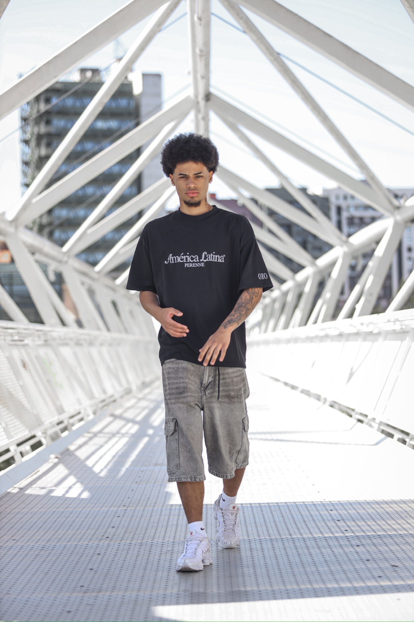Black Oversized América Latina T-Shirt