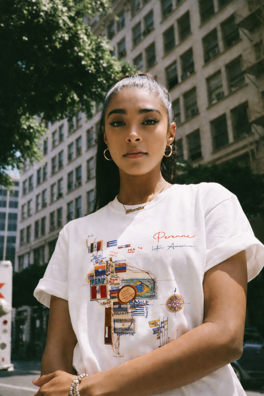 Camiseta blanca oversize Raíces